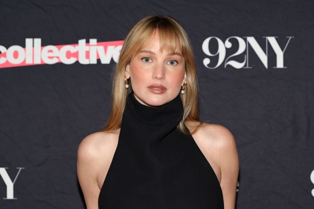 Jennifer Lawrence receives a WWE invitation