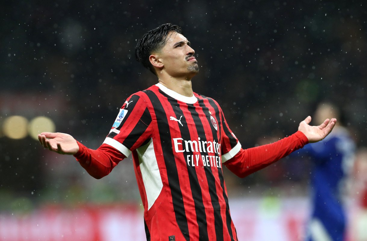 MILAN, ITALY - MARCH 15: Tijjani Reijnders of AC Milan celebrates scoring his team's second goal during the Serie A match between AC Milan and Como at Stadio Giuseppe Meazza on March 15, 2025 in Milan, Italy. (Photo by Marco Luzzani/Getty Images)