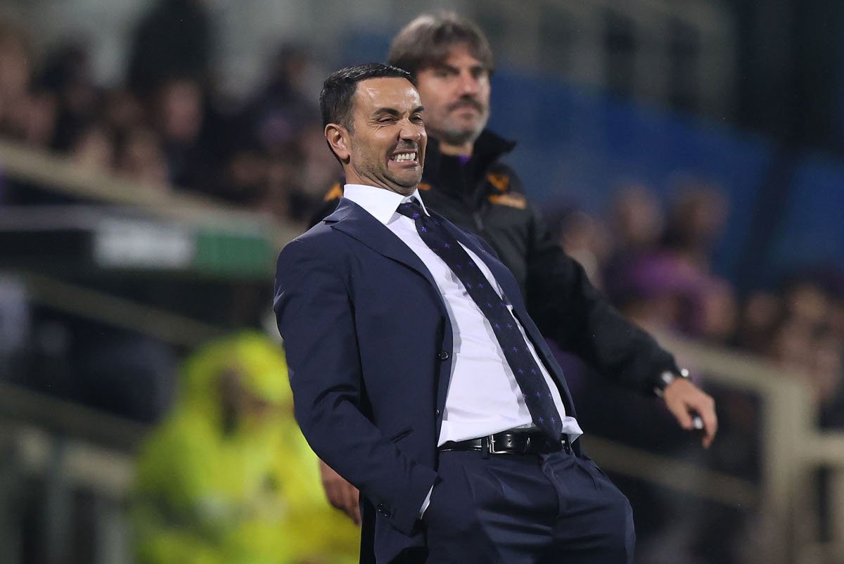 FLORENCE, ITALY - NOVEMBER 28: Head coach Raffaele Palladino of ACF Fiorentina reacts during the UEFA Conference League 2024/25 League match between ACF Fiorentina and Pafos FC at Stadio Artemio Franchi on November 28, 2024 in Florence, Italy. (Photo by Gabriele Maltinti/Getty Images)