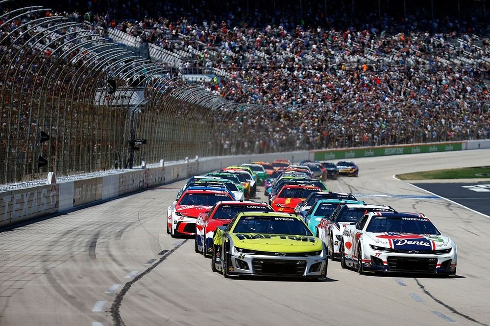 William Byron, Hendrick Motorsports Chevrolet, Carson Hocevar, Spire Motorsports Chevrolet