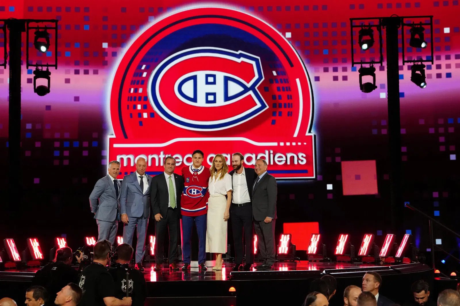 NHL Draft 2025: Flyers Reiterate Interest in Trading Up