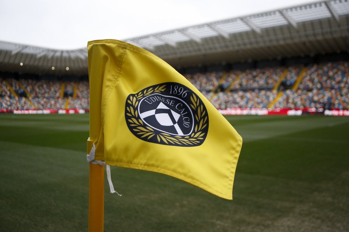 UDINE, ITALY - FEBRUARY 26: A corner flag prior to the start of the Serie A match between Udinese Calcio and Spezia Calcio at the Dacia Arena on February 26, 2023 in Udine, Italy. (Photo by Timothy Rogers/Getty Images)