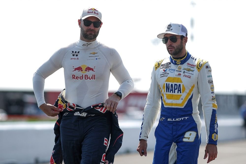 Shane van Gisbergen, Trackhouse Racing Chevrolet, Chase Elliott, Hendrick Motorsports Chevrolet