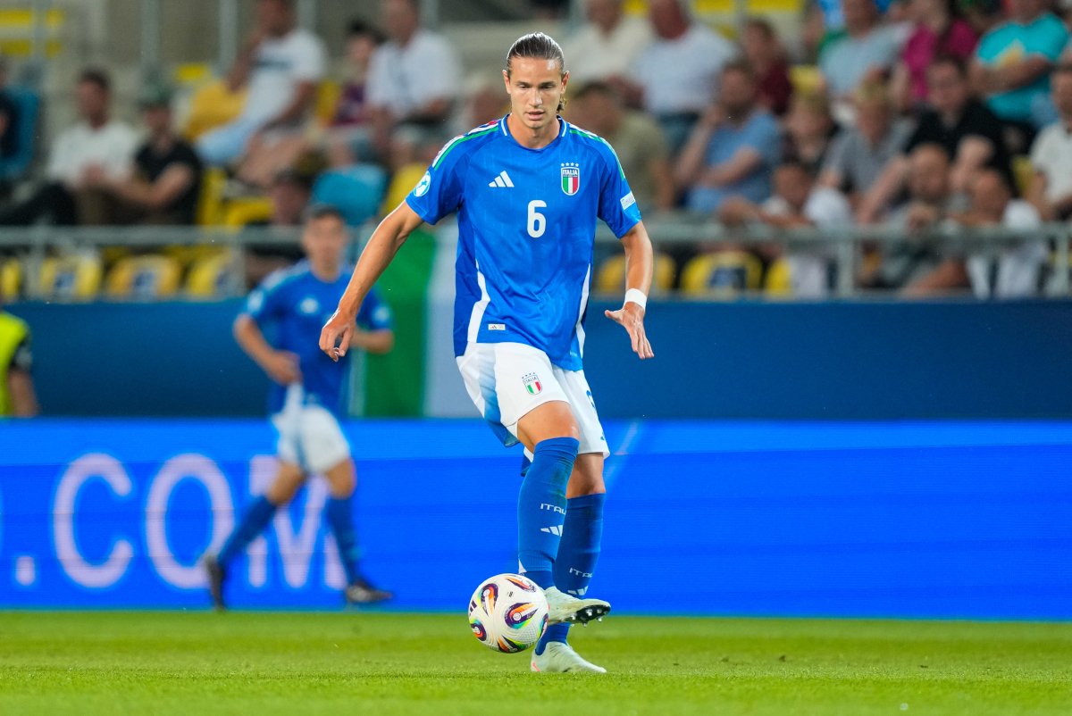 DUNAJSKA STREDA, SLOVAKIA - JUNE 22: Daniele Ghilardi of U21 Italy controls the ball during the UEFA European Under-21 Championship 2025 Quarter-Final match between Germany and Italy at DAC Arena on June 22, 2025 in Dunajska Streda, Slovakia. (Photo by Christian Hofer/Getty Images)