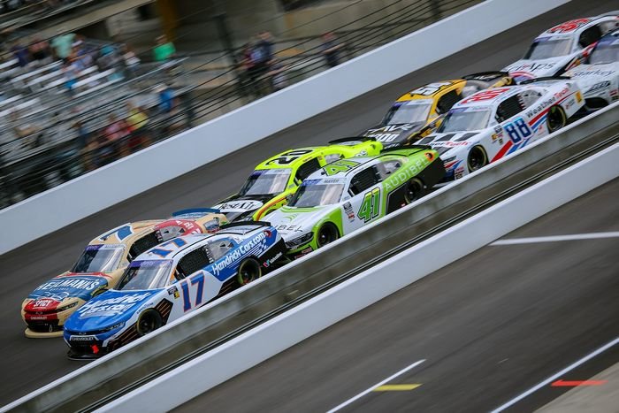 Kyle Larson, Chevrolet, Justin Allgaier, JR Motorsports Chevrolet, Sam Mayer, Haas Factory Team Ford