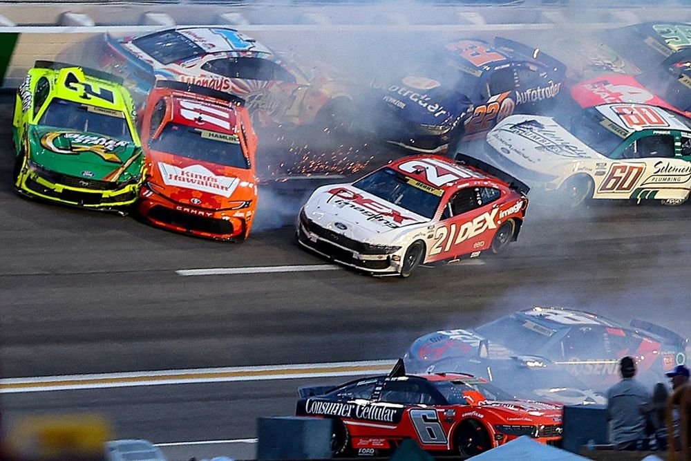 Austin Cindric, Team Penske Ford, Denny Hamlin, Joe Gibbs Racing Toyota, Josh Berry, Wood Brothers Racing Ford, Ross Chastain, Trackhouse Racing Chevrolet, Joey Logano, Team Penske Ford, Ryan Preece, Roush Fenway Keselowski Racing Ford, Brad Keselowski, Roush Fenway Keselowski Racing Ford