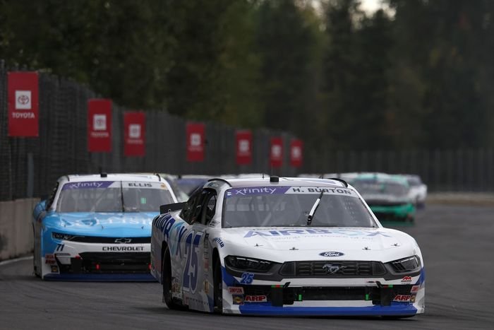 Harrison Burton, AM Racing Ford, Ryan Ellis, DGM Racing Chevrolet