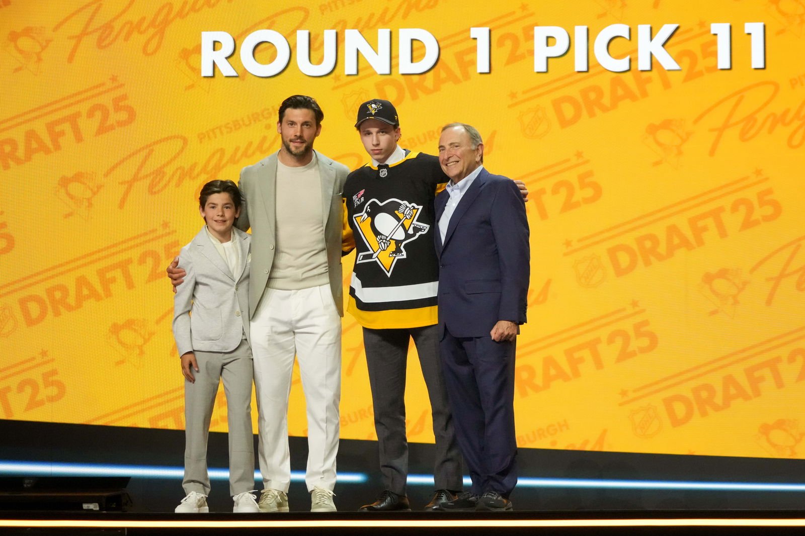 Alex Letang, Kris Letang, Benjamin Kindel and Gary Bettman (Kirby Lee-Imagn Images)