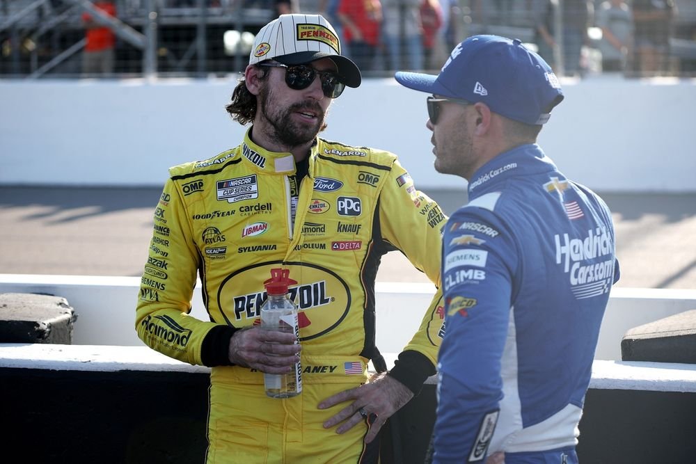 Ryan Blaney, Team Penske Ford, Kyle Larson, Hendrick Motorsports Chevrolet