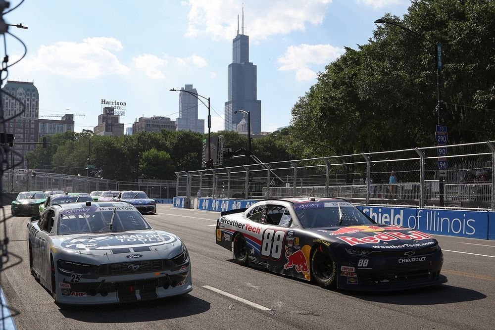 Connor Zilisch, JR Motorsports Chevrolet, Harrison Burton, AM Racing Ford