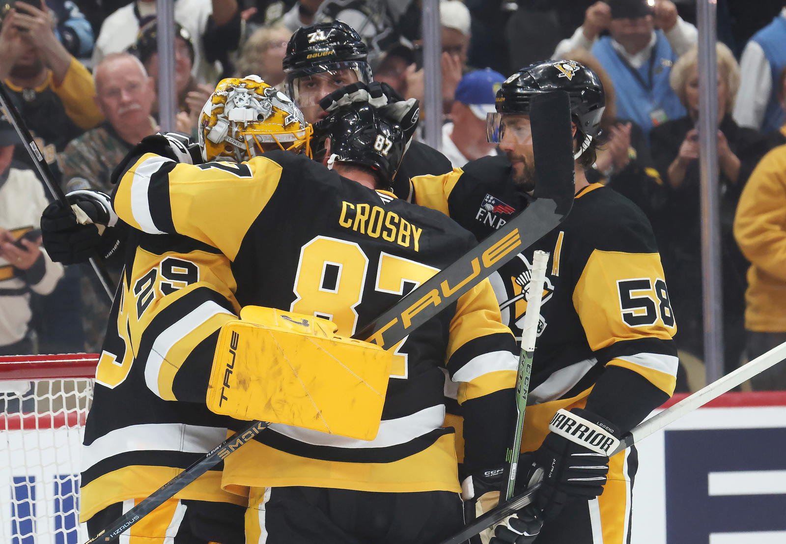 Sep 27, 2025; Pittsburgh, Pennsylvania, USA; Pittsburgh Penguins goaltender Marc-Andre Fleury (29) acknowledges the crowd after playing in his final NHL game against the Columbus Blue Jackets at PPG Paints Arena. Mandatory Credit: Charles LeClaire-Imagn Images
