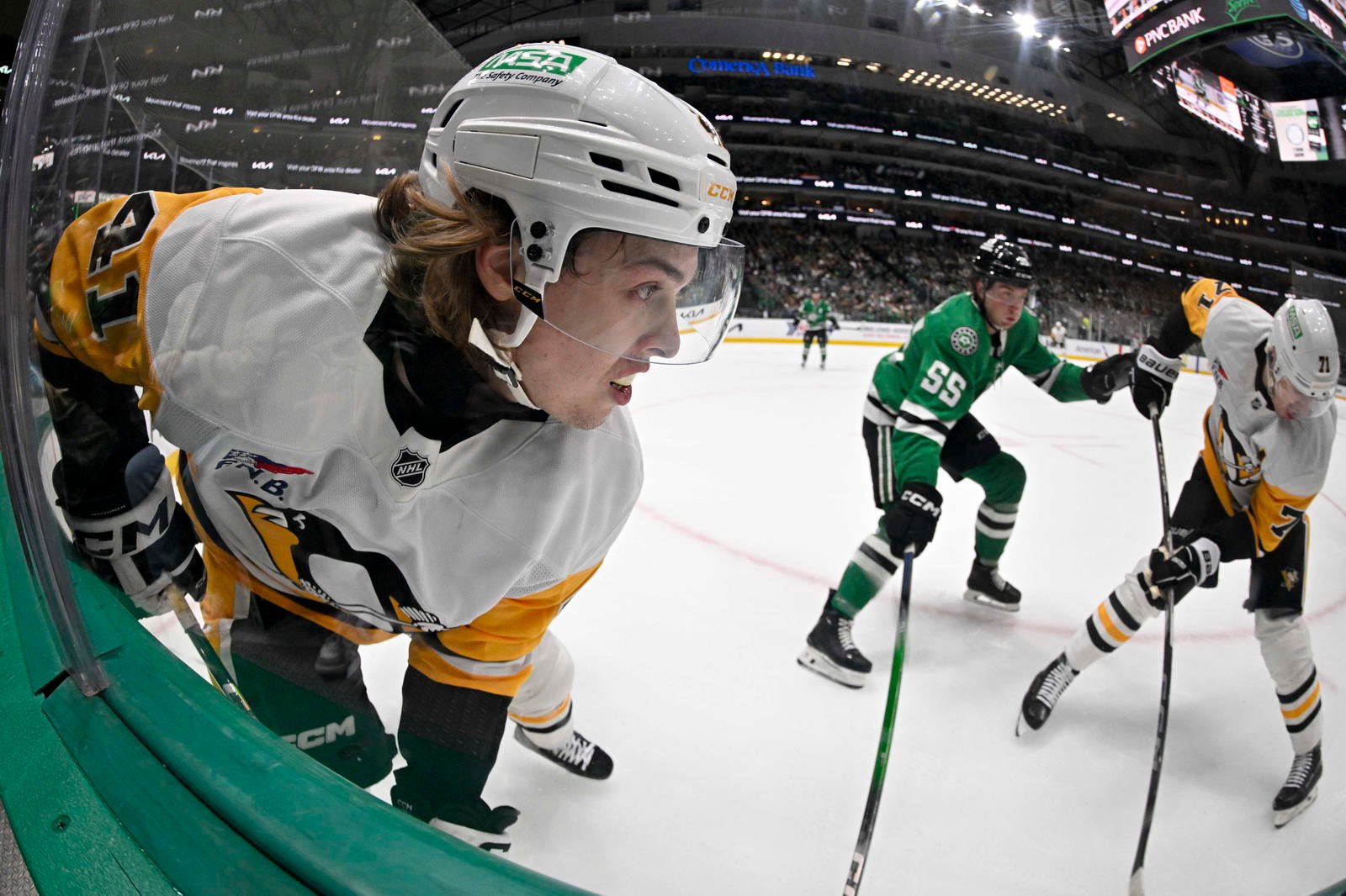 Apr 5, 2025; Dallas, Texas, USA; Pittsburgh Penguins right wing Ville Koivunen (41) looks for the puck in the Dallas Stars zone during the first period at the American Airlines Center. Mandatory Credit: Jerome Miron-Imagn Images