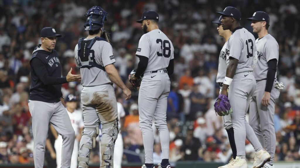 Devin Williams, Aaron Boone ejected in Yankees' meltdown loss to Astros