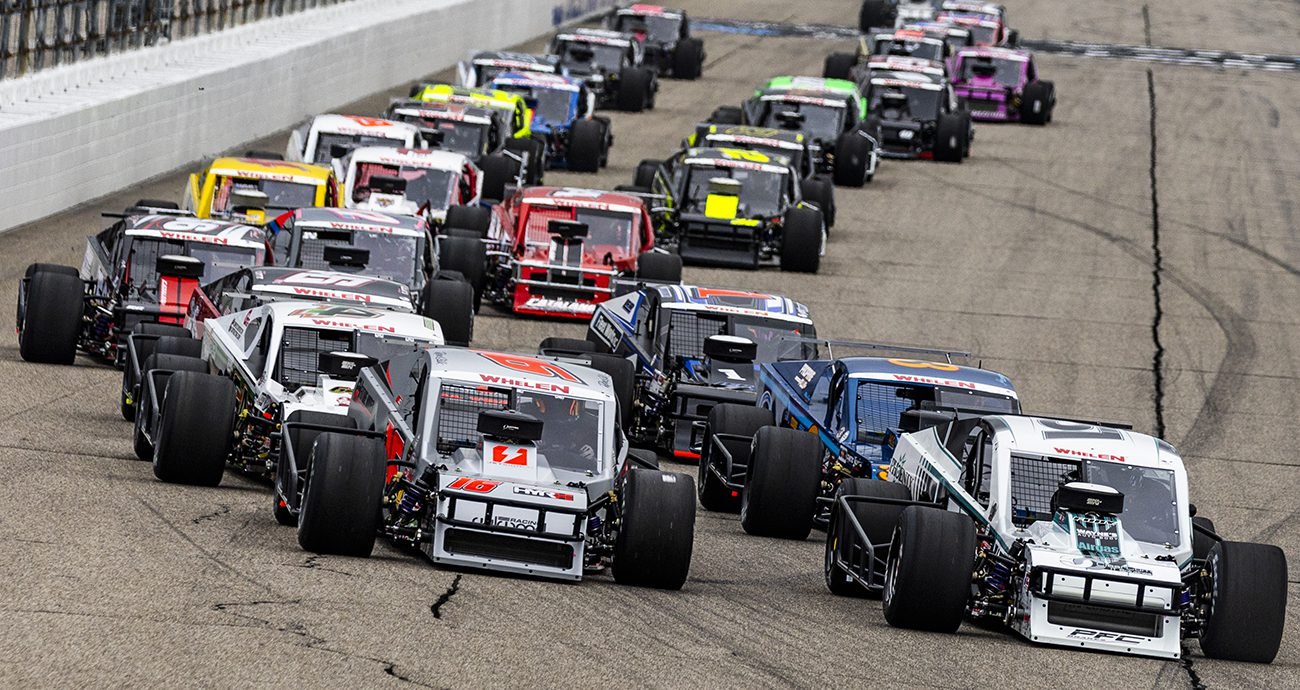 Cars in action during the Mohegan Sun 100 for the Whelen Modified Tour at New Hampshire Motor Speedway on June 22, 2024 in Loudon, New Hampshire. (Adam Glanzman/NASCAR)