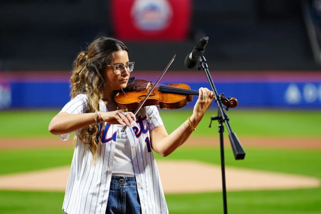 Mets’ Francisco Lindor homers minutes after his wife Katia plays national anthem on violin