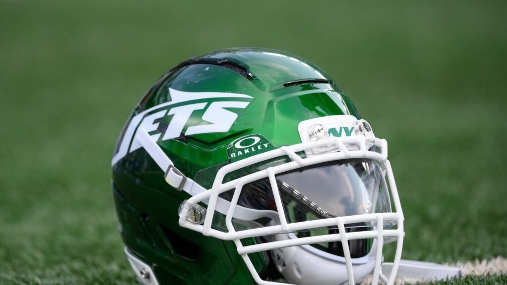 Jets elevate LB Mykal Walker, S Dean Clark for Monday Night Football