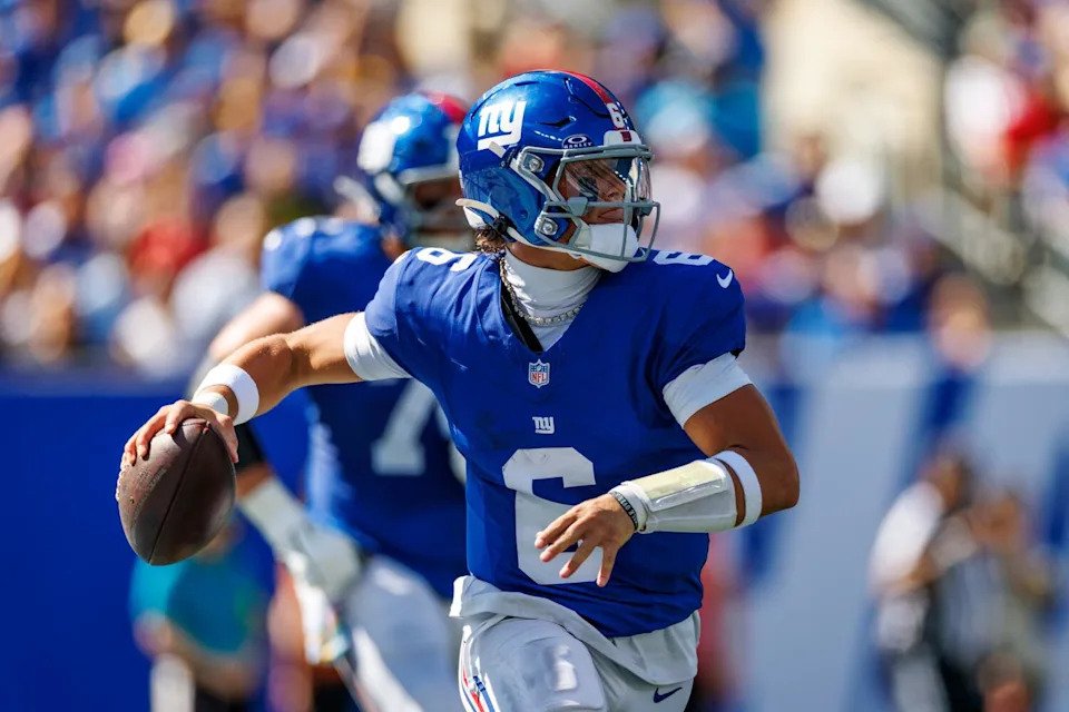 New York Giants quarterback Jaxson Dart passes against the Chargers on Sept. 28.