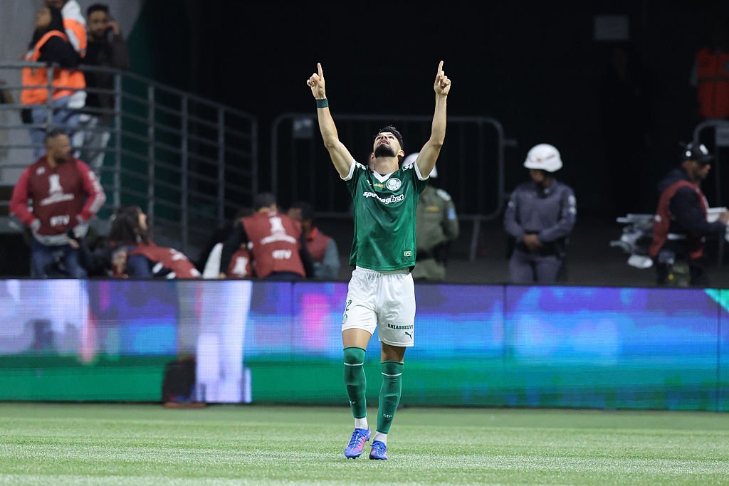 'Tall Messi' shines as Palmeiras run riot against Vasco in first half 🎥