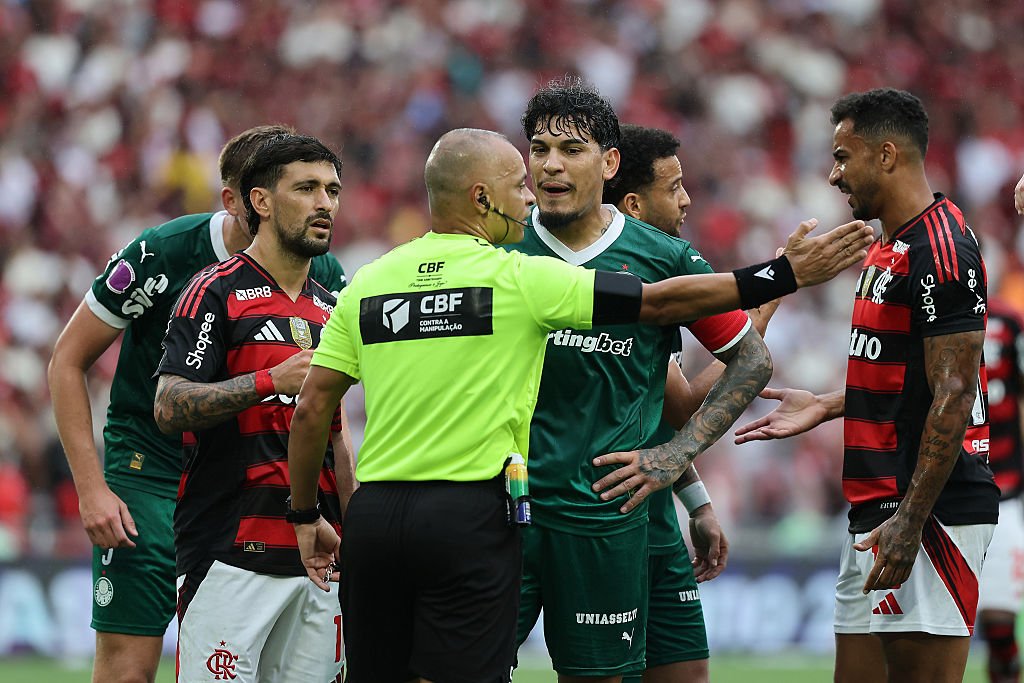 📹 Flamengo and Palmeiras chiefs trade jibes after the match