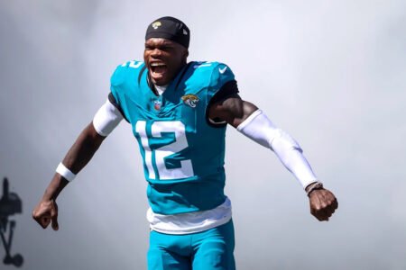 Jaguars place WR/CB Travis Hunter on IR with a knee injury