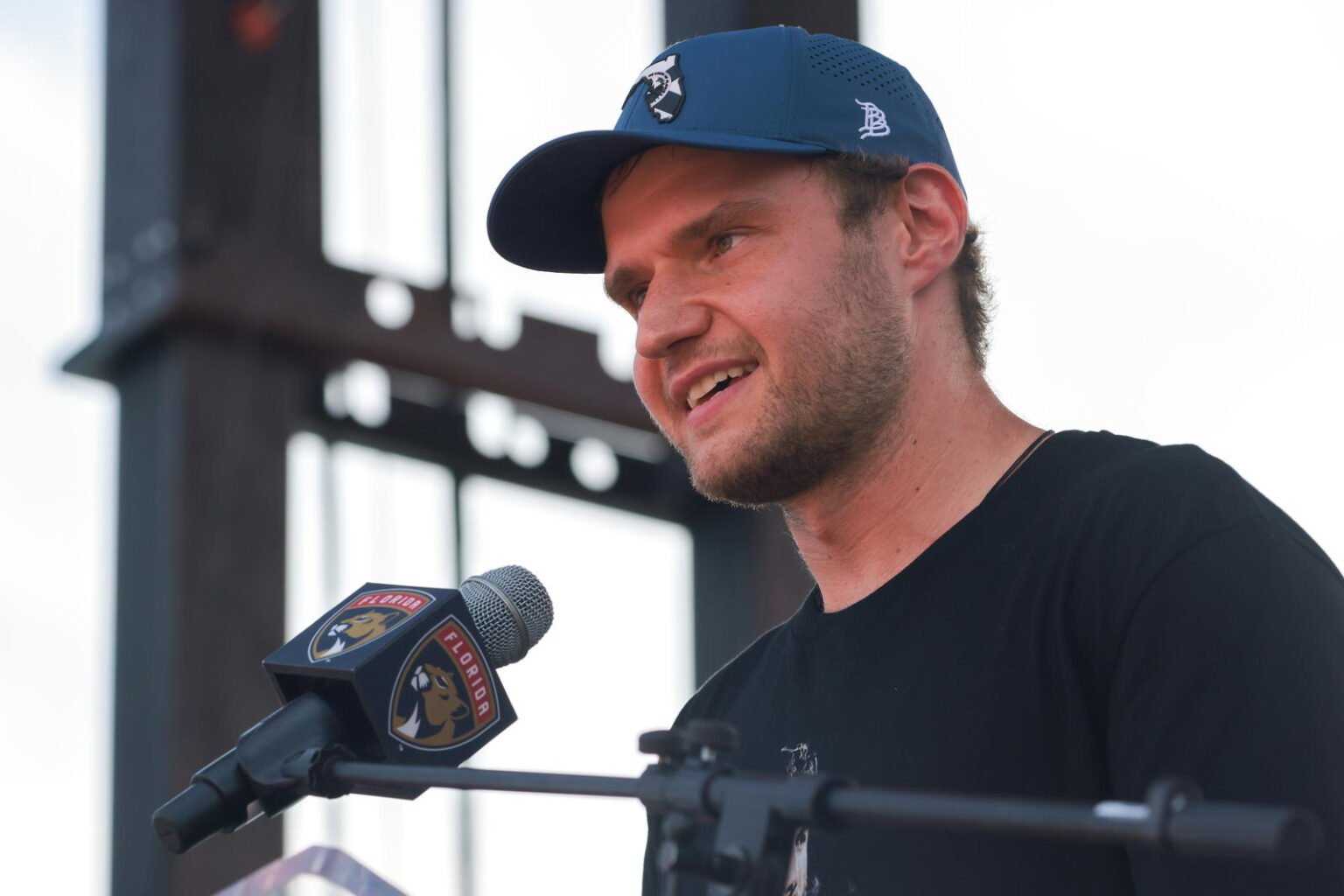 Florida Panthers captain Sasha Barkov spotted on crutches visiting Miami Heat training camp practice