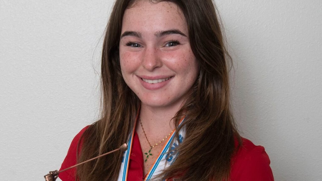 Pensacola Catholic boys and Abby Vernier win golf district titles