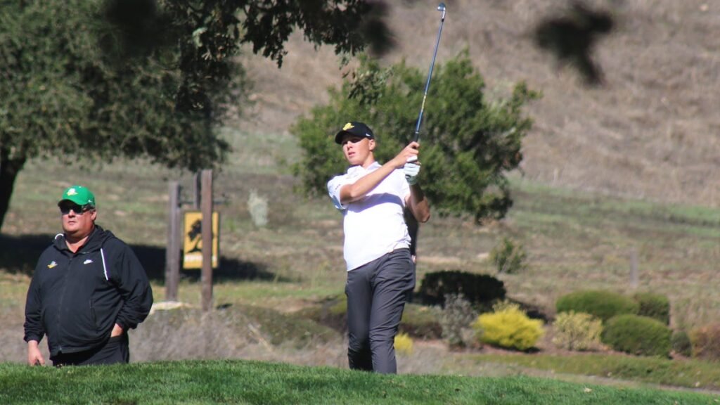 Oregon freshman Sebastian Desoisa leads