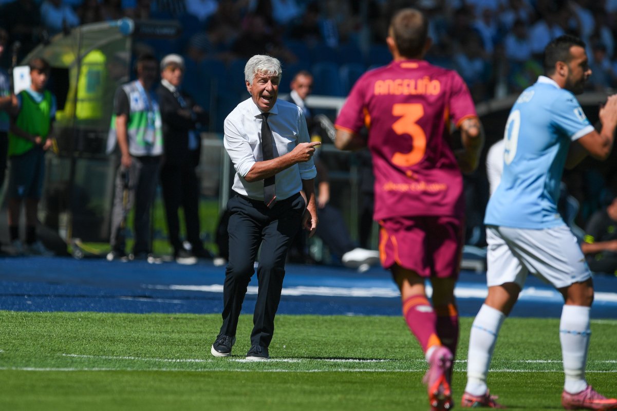 ROME, ITALY - SEPTEMBER 21: Gian Piero Gasperini head coach of AS Roma gestures during the Serie A match between SS Lazio and AS Roma at Stadio Olimpico on September 21, 2025 in Rome, Italy. (Photo by Silvia Lore/Getty Images)
