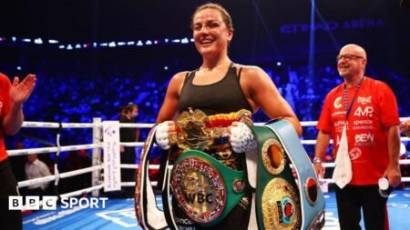 Chantelle Cameron gives up WBC world title over lack of equality in boxing