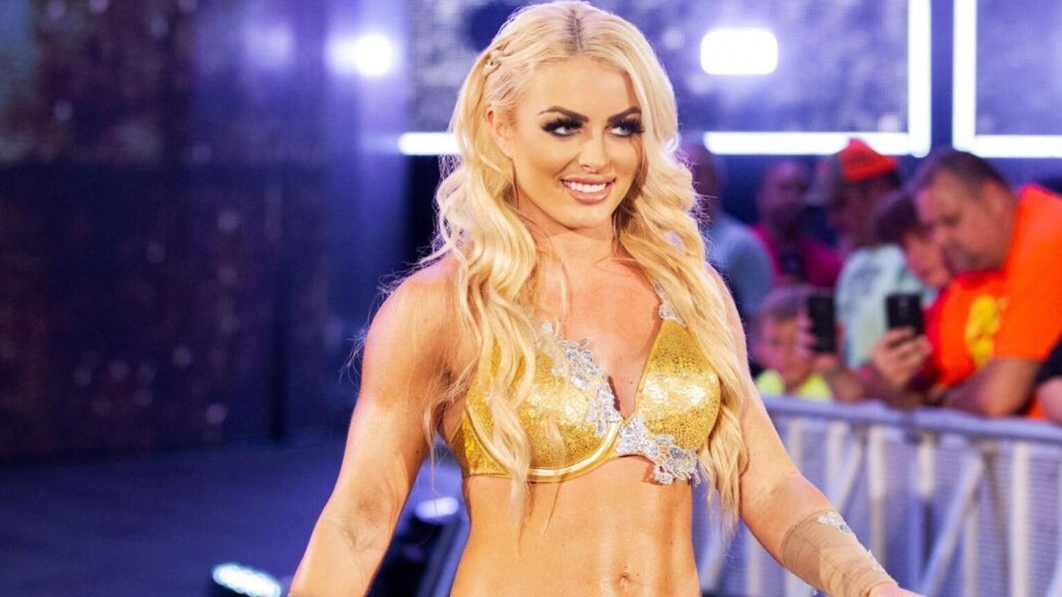 Mandy Rose shows off stunning new look; major WWE star reacts