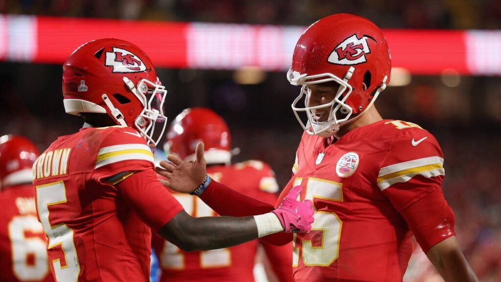 Sunday Night Football: Patrick Mahomes scores four TDs, Chiefs beat Lions 30-17
