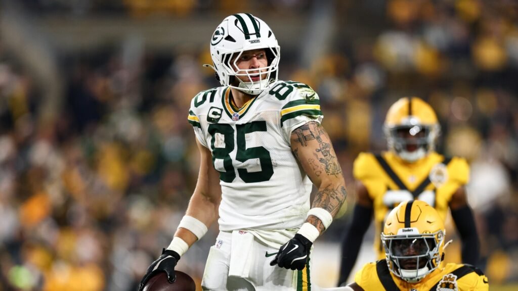 Tucker Kraft’s second touchdown of the night gives Packers 29-19 lead