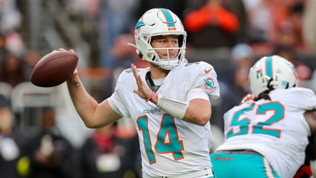 Quinn Ewers, Zach Wilson continue fresh competition for QB2 in Miami