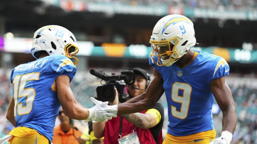 Chargers come from behind to beat Dolphins 29-27
