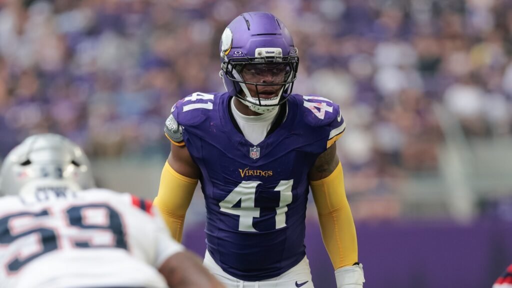 Jets claim LB Kobe King off of waivers