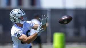 Brock Bowers “ready to roll” after being a full practice participant Wednesday