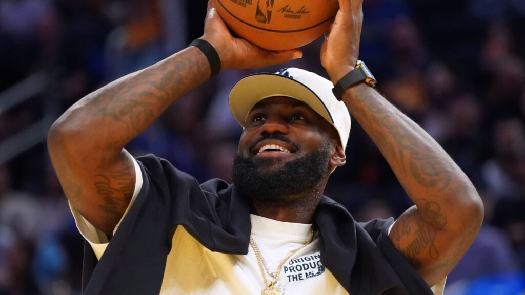 Lakers reportedly targeting mid-November return for LeBron James