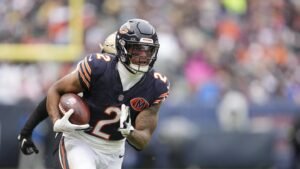 DJ Moore, Rome Odunze return to Bears practice