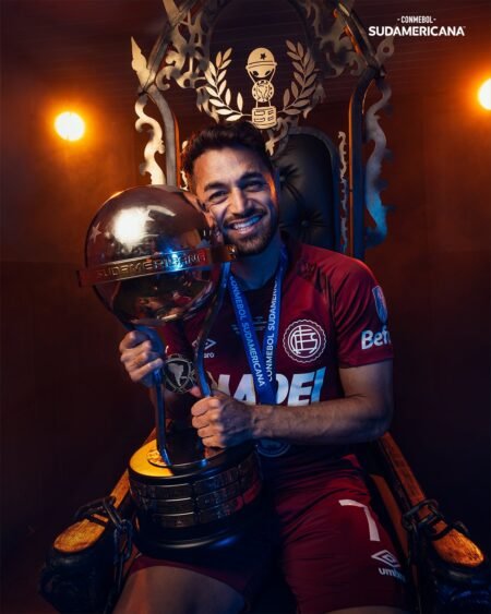 🥹 A legend bows out: “Laucha” Acosta says goodbye to football