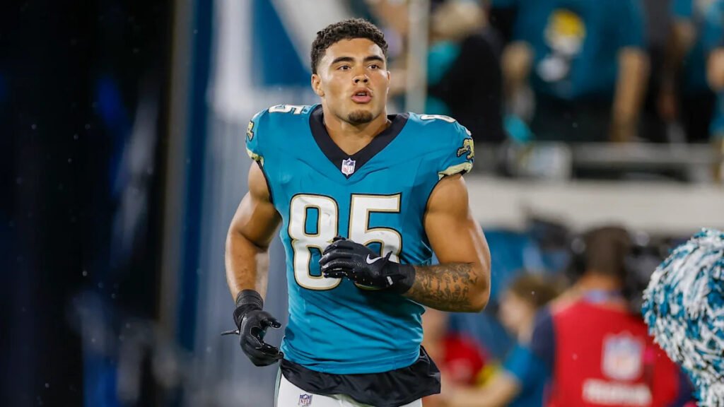 Jaguars activate TE Brenton Strange
