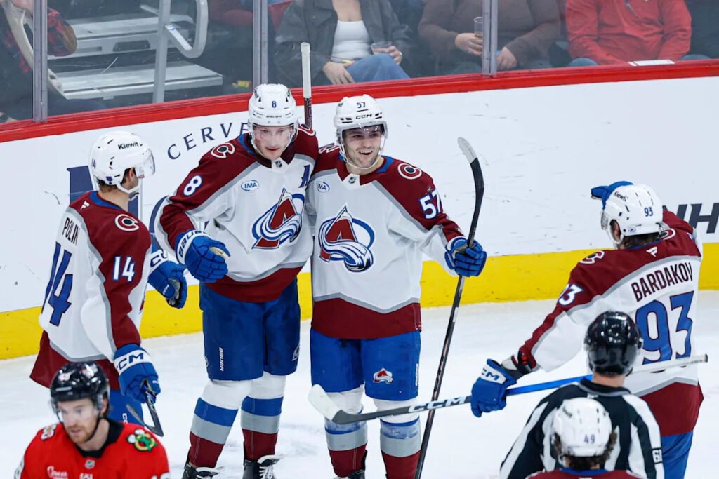 Avalanche Edge Blackhawks 1–0 Behind Wedgewood’s Shutout