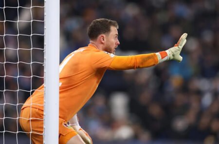 EXCLUSIVE | Bayer Leverkusen goalkeeper Mark Flekken on confidence and chemistry with his defence following 2-0 win against Manchester City: “Patience is key.”