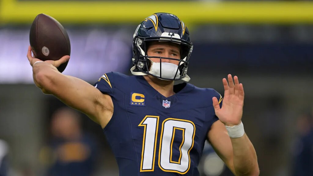 Justin Herbert remains limited in Friday’s practice