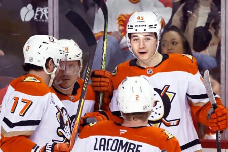 Sennecke scores in OT for 1st NHL hat trick as Ducks rally to beat Flames 4-3