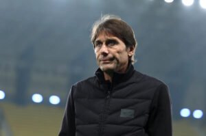 How Juventus fans mocked Conte during 3-0 win over Napoli