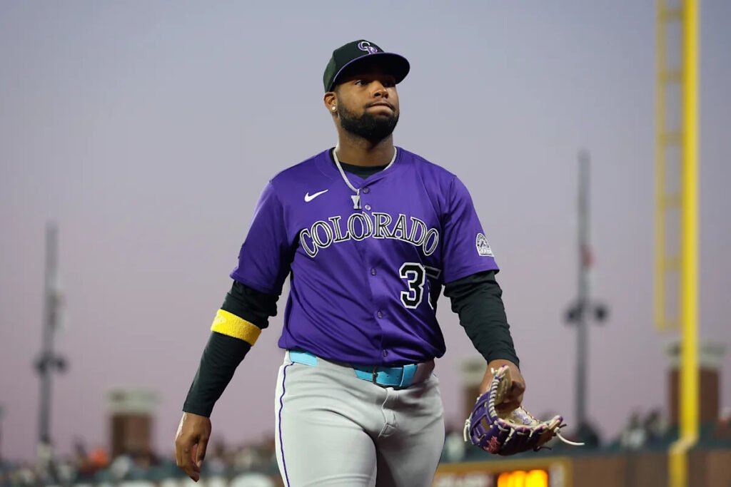 Rockies to designate Yanquiel Fernández for assignment