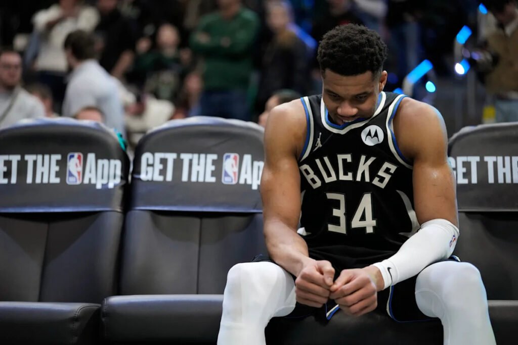 Giannis Antetokounmpo to get MRI on strained right calf, says he expects to miss 4 to 6 weeks
