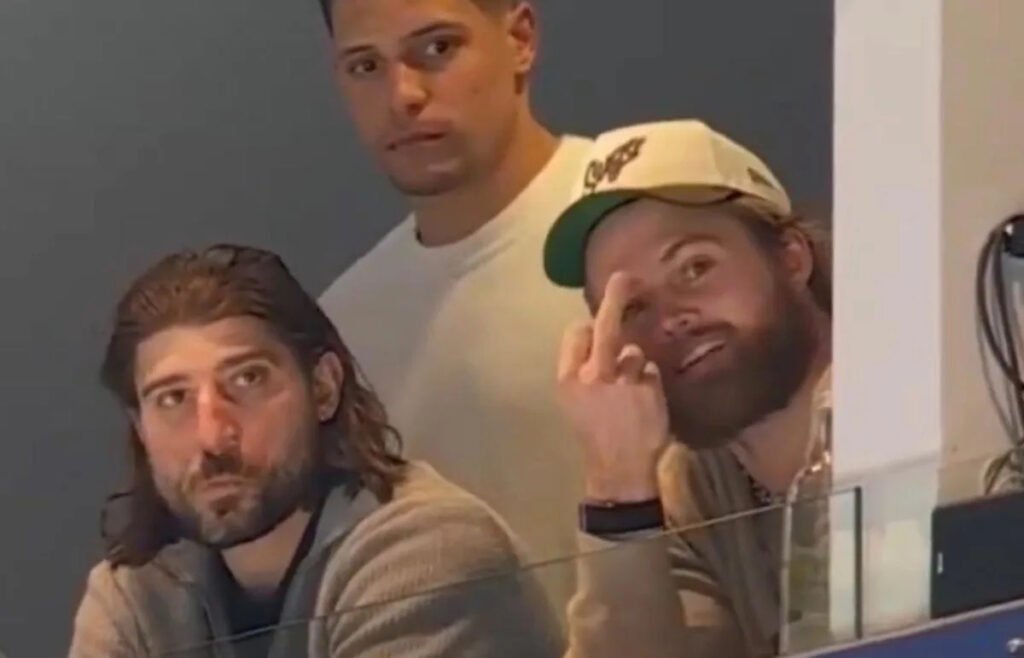 Maple Leafs’ William Nylander Flashes Middle Finger During Broadcast Against Avalanche