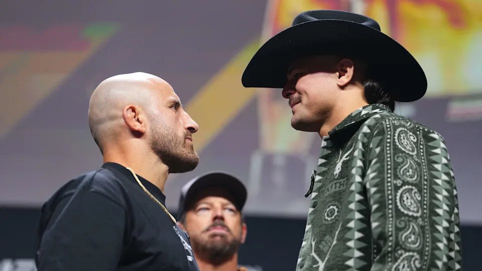 LAS VEGAS, NEVADA - DECEMBER 05: (L-R) Opponents Alexander Volkanovski and Diego Lopes face off during the UFC It's On Seasonal Press Conference at T-Mobile Arena on December 05, 2025 in Las Vegas, Nevada. (Photo by Chris Unger/Zuffa LLC)