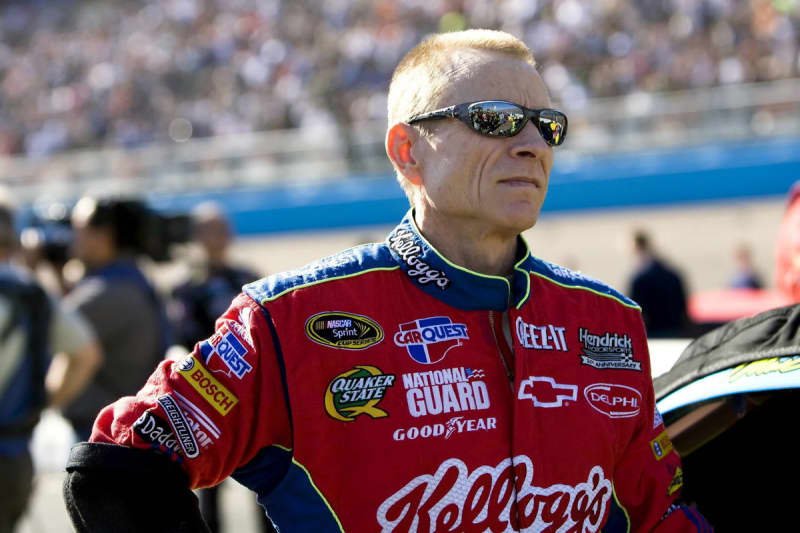 Mark Martin Reveals Painful 2002 Struggle That Cost Him Title Despite Roush Teammate’s Success
